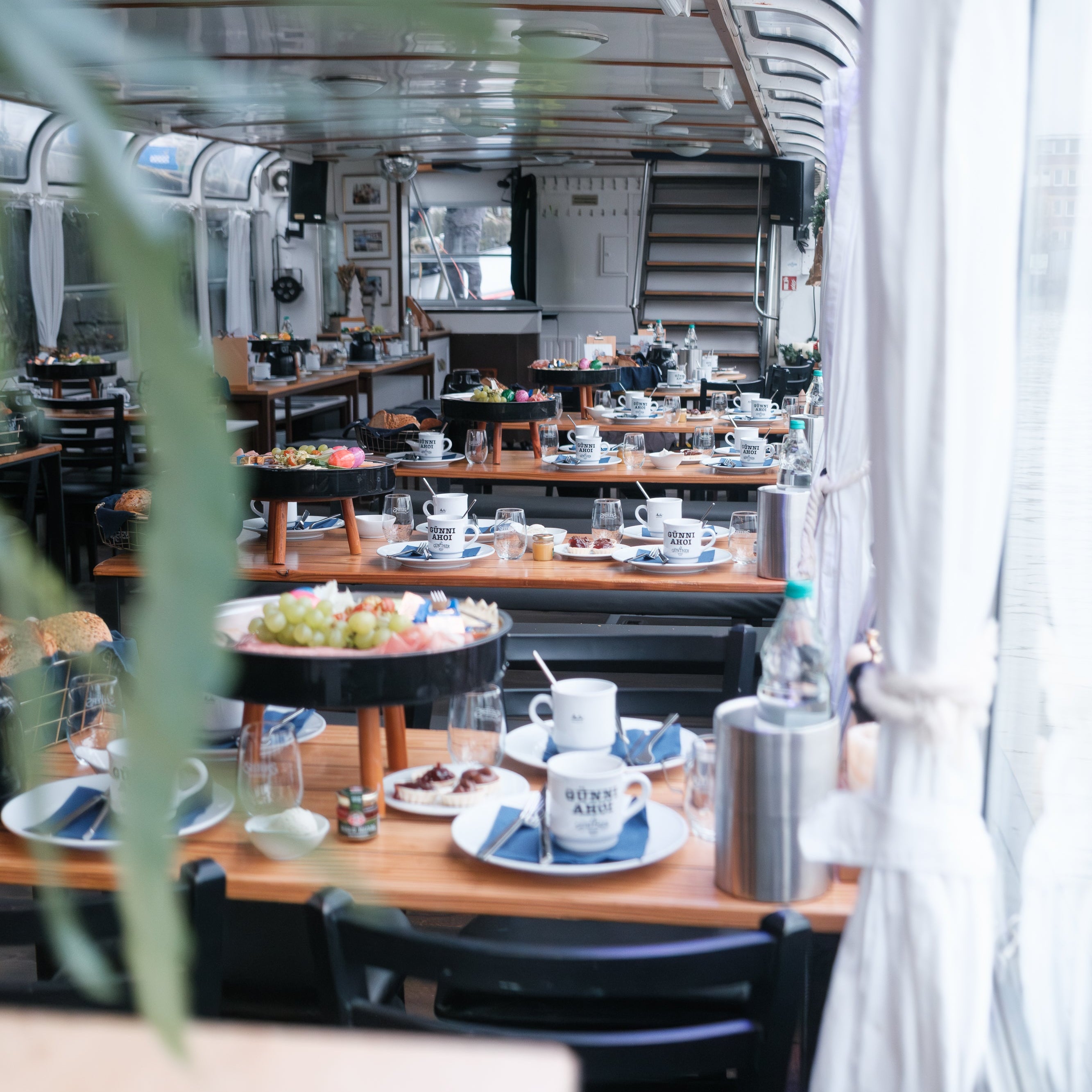 Fräulein Früh Unterdeck