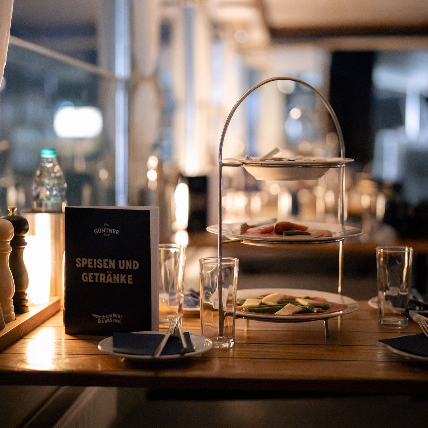 Italienischer Abend eingedeckt